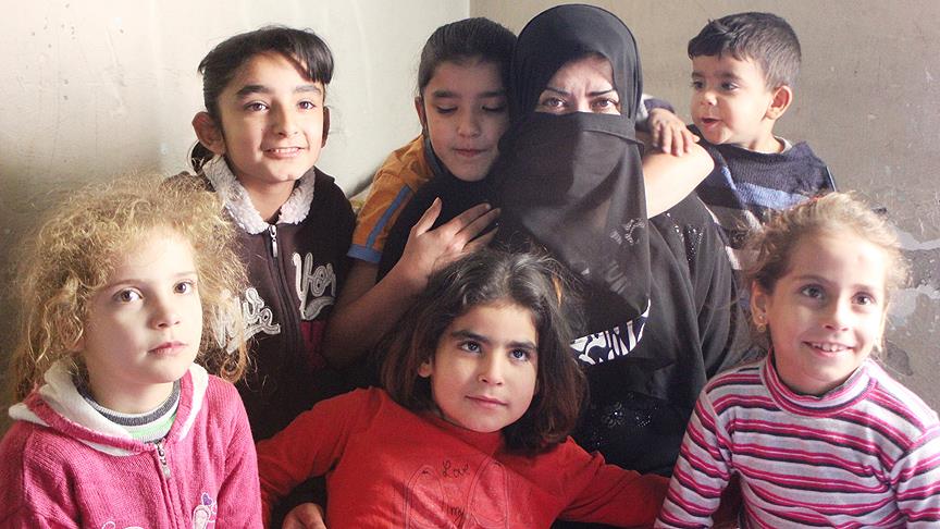 Suriyeli Fatma öğretmen acılarını unutmaya çalışıyor