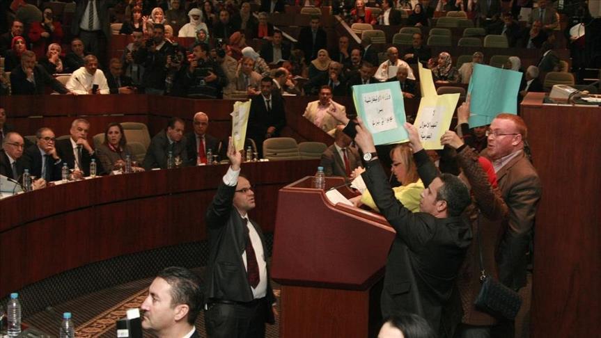Algérie: La Chambre Haute du Parlement adopte la loi de finances controversée