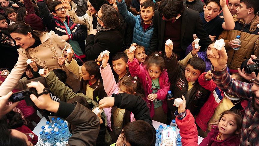 Afyonkarahisarlı çocuklardan "lokum yeme" rekoru