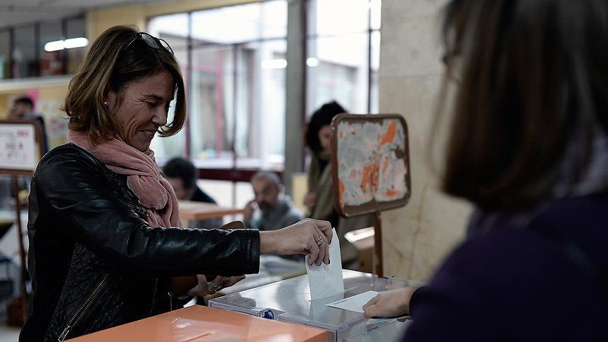 Spain election: Ruling party in lead, minus majority