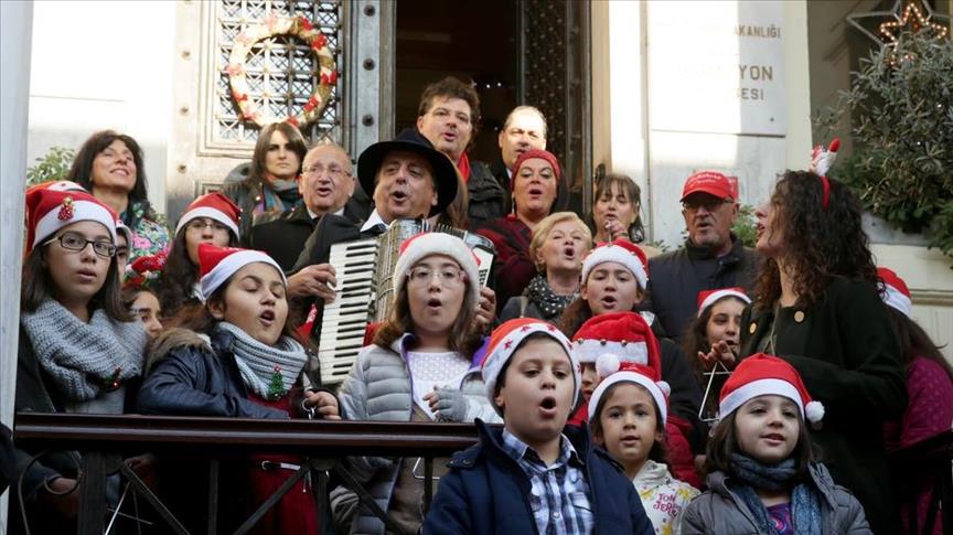 Greeks in Istanbul take out rally to mark Christmas