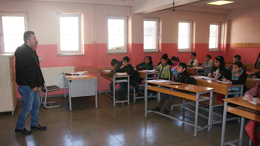 Ateşe verilen okulda eğitime yeniden başlandı