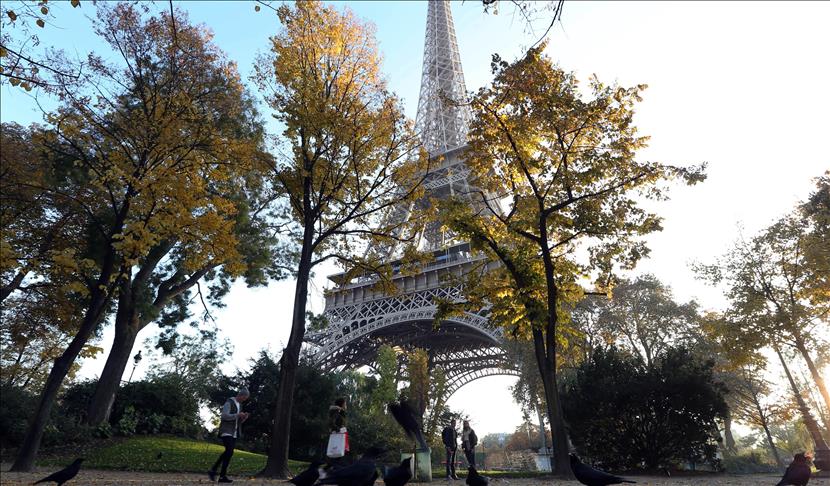 Pritja e Vitit të Ri në Paris pa fishekzjarre dhe nën masa të forta sigurie
