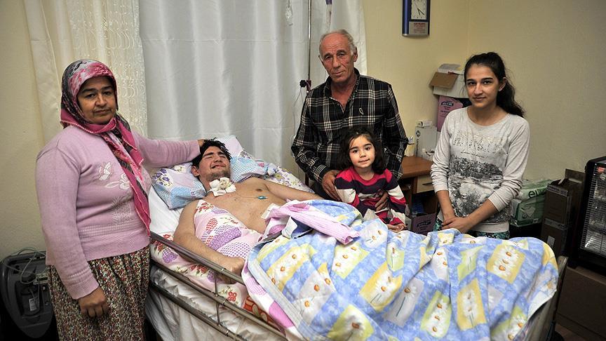 Kafatasının bir parçasını 1,5 yıldır karnında taşıyor