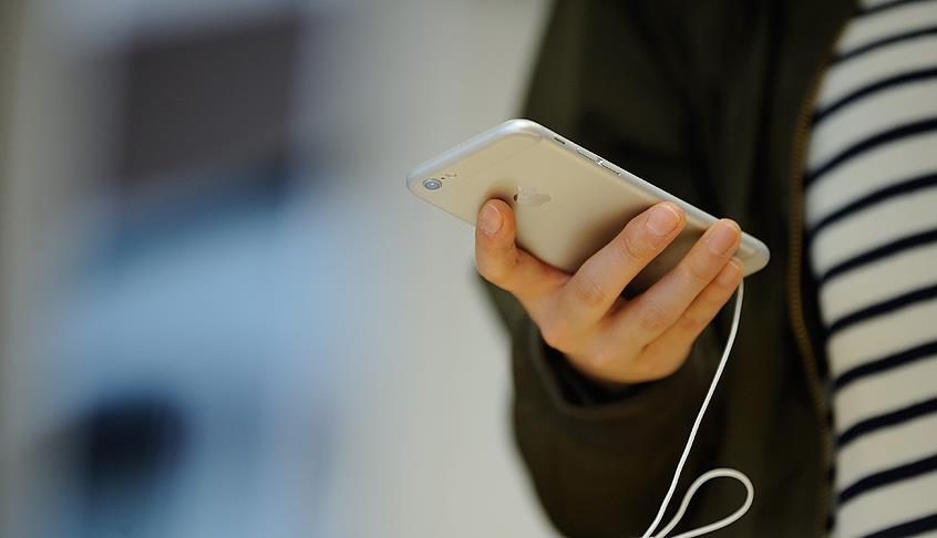 Gençler sosyal medyada günde en az 3 saat geçiriyor