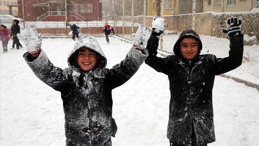 Heavy snow shuts schools in 37 provinces across Turkey