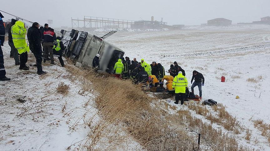 Eight killed, 26 injured in central Turkey bus accident