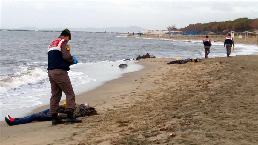 36 die as refugee craft sinks off Turkish coast