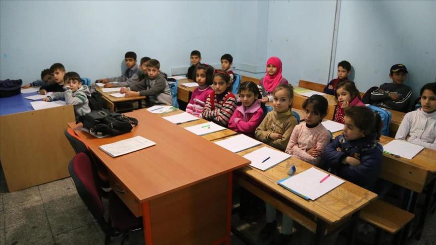Turkey to build 10 temp 'schools' for Syrians