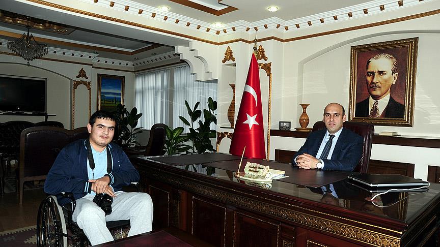 Engelini aşıp ilçenin gözü kulağı oldu