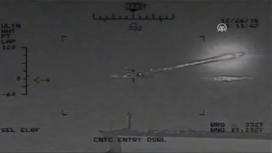 İran gemisinin roket fırlatma anını ABD helikopterleri görüntüledi