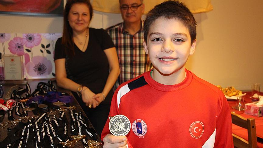 14 yaşında 73 madalyası var