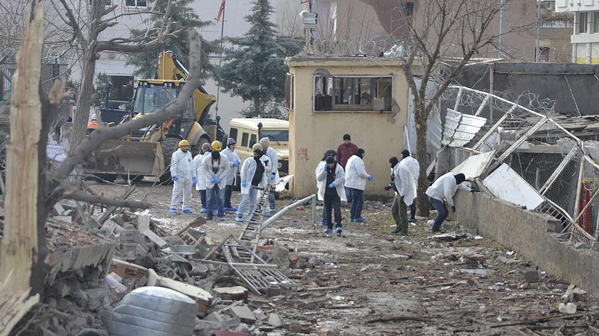Diyarbakır'daki terör saldırısıyla ilgili 2 şüpheli gözaltında