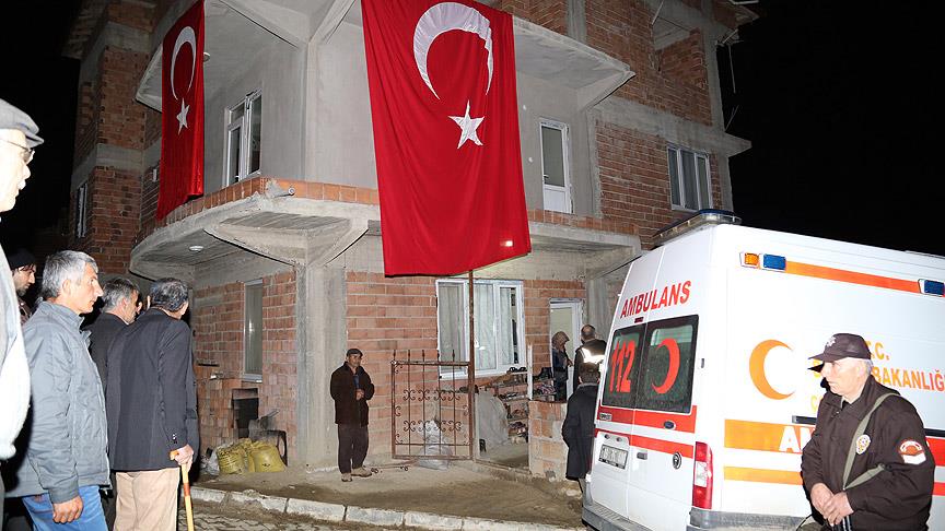 Şehit polis memuru Mustafa Yaşar'ın baba evinde yas var