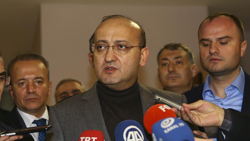 Başbakan Yardımcısı Akdoğan: Terör örgütü dirileri istismar ettiği gibi ölüleri de istismar ediyor