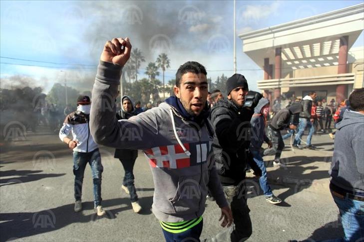 Tunisie – Les promesses du gouvernement n'apaisent pas la colère des jeunes de Kasserine