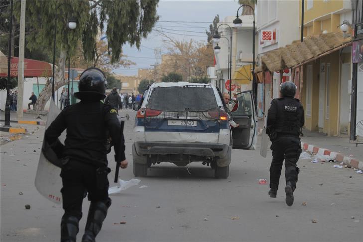 Tunisie: 423 arrestations dans les récentes émeutes