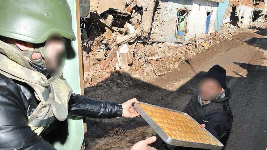 Sur ve Cizre'deki güvenlik güçlerine 1 ton baklava