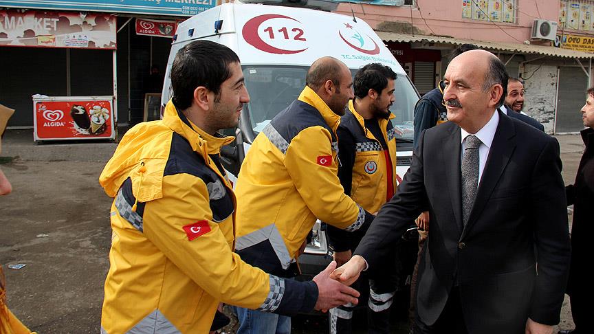 Bakan Müezzinoğlu Cizre'de sağlık ekibiyle görüştü