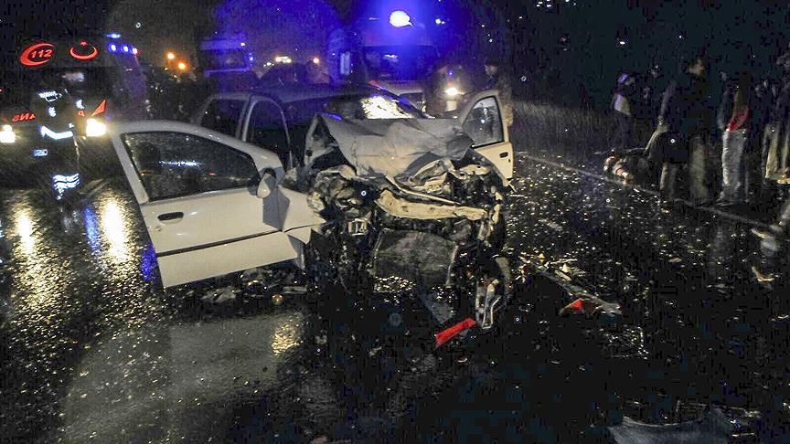 Niğde'de tırla otomobil çarpıştı: 3 ölü