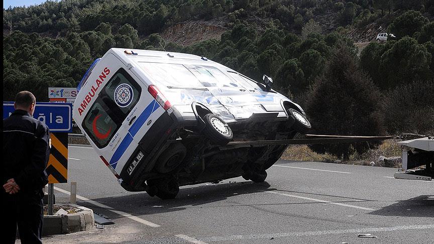 Muğla'da ambulans minibüsle çarpıştı: 4 yaralı