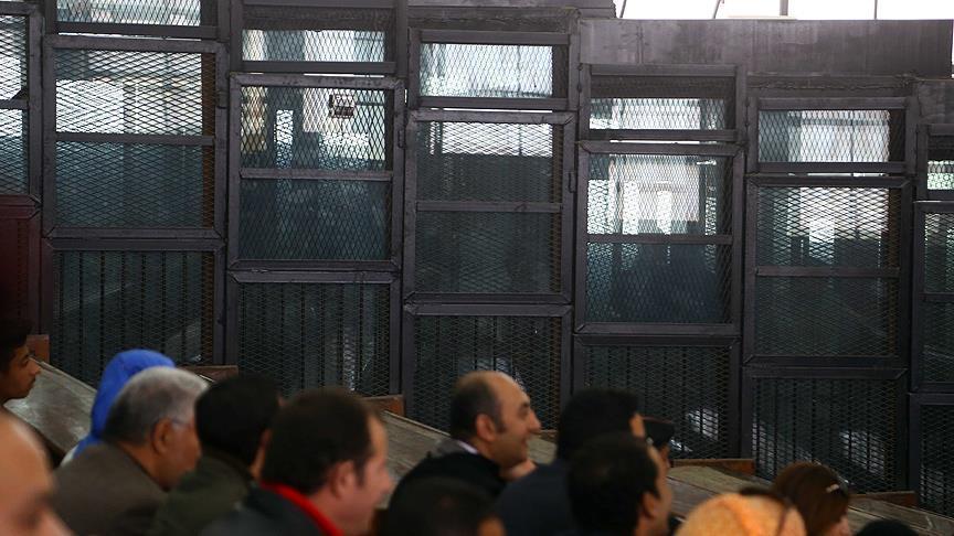 Суд в Египте приговорил 8 человек к смертной казни