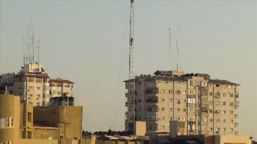 موظف حكومي يحاول الانتحار في غزة
