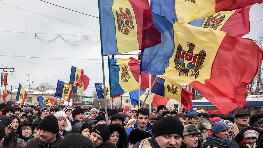 Moldova'da Rus yanlısı muhalifler hakimler binasını bastı