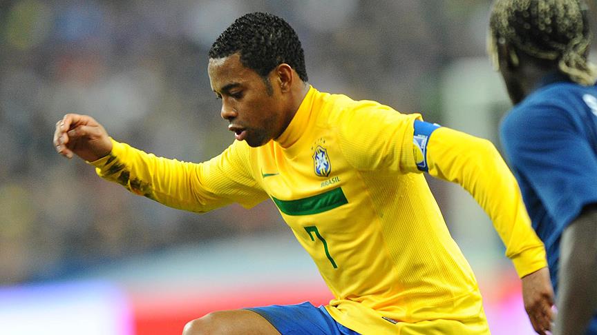 Robinho ülkesine döndü