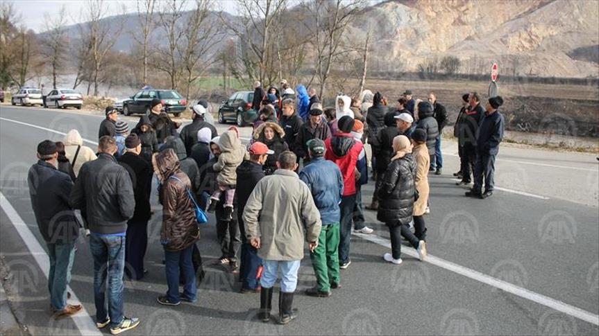 Mještani Alića blokirali magistralni put M-17, traže sastanak sa premijerom Novalićem