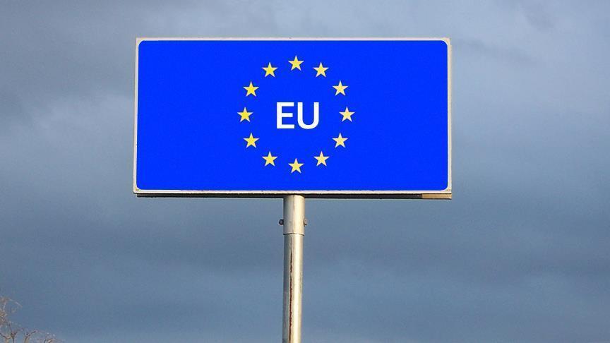 EU says Schengen zone is at 'serious risk'