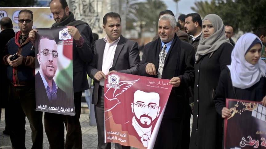 زوجة المعتقل الفلسطيني"القيق" تطالب بالإفراج عنه قبل إعلان "وفاته" 
