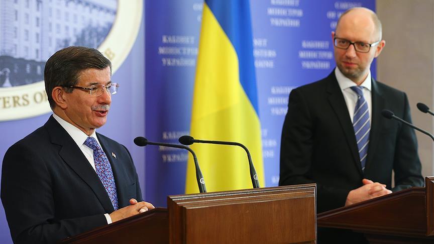 Turkey's Davutoglu meets Ukrainian president 