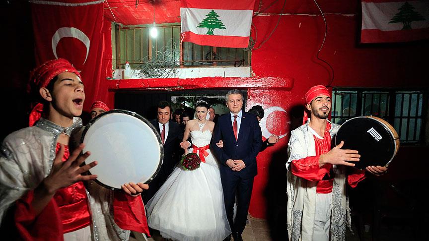 Lübnan'daki Türkmen düğününde renkli anlar yaşandı