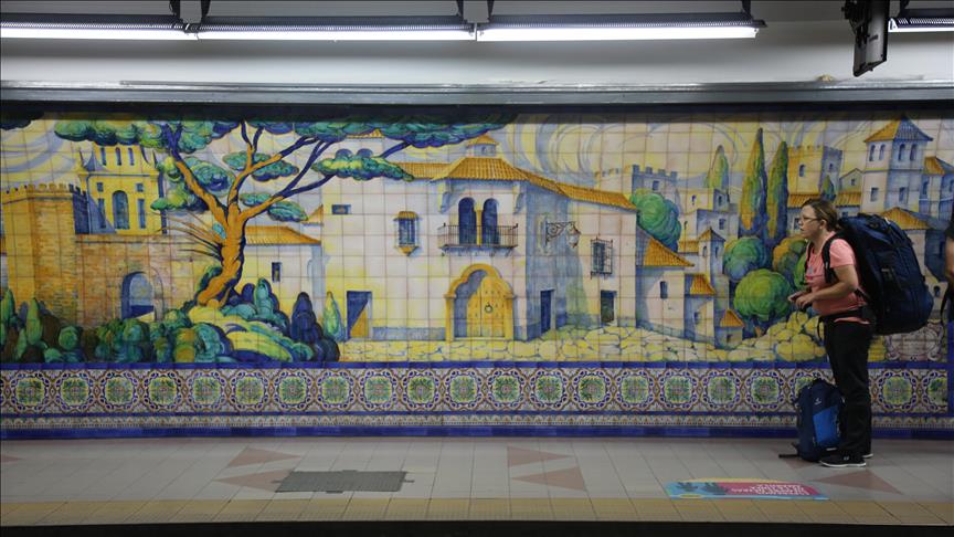 Andalusia motifs grace Buenos Aires metro station