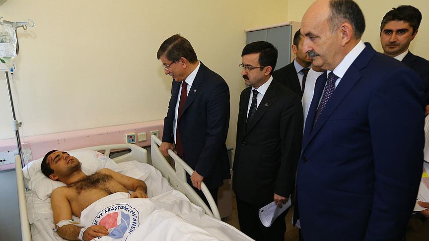 Davutoğlu Ankara'daki saldırıda yaralanan vatandaşları ziyaret etti