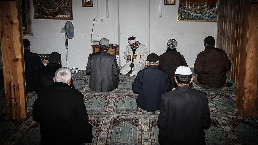 Cemaat bu camilere sadece 'cuma ve bayramda' geliyor