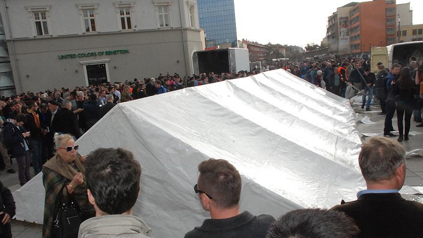 Kosova'da muhalefetten meclis önünde protesto