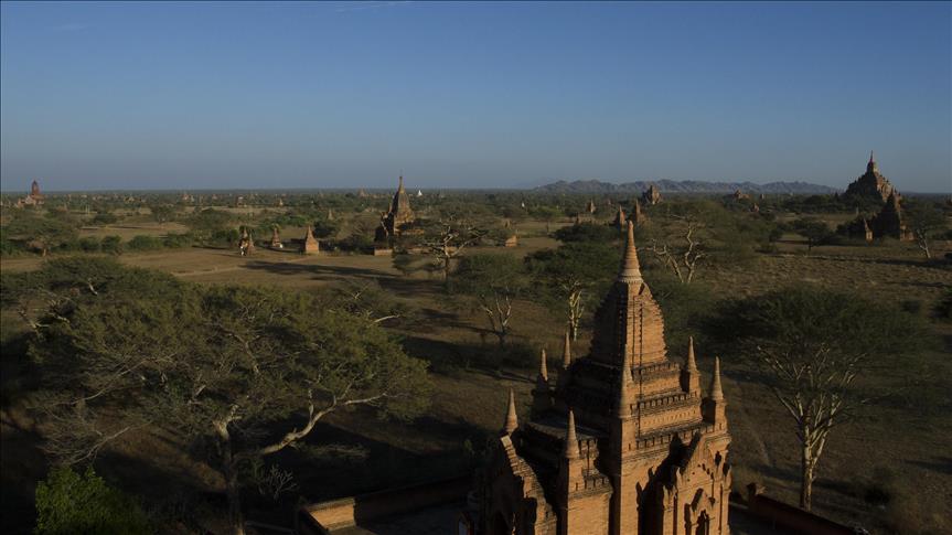 Myanmar prohibits climbing of pagodas in ancient city 