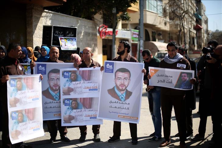 Gaza: Rassemblement de soutien au journaliste al-Qiq, détenu par Israël