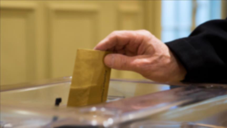 Voting begins in uncertain Irish election