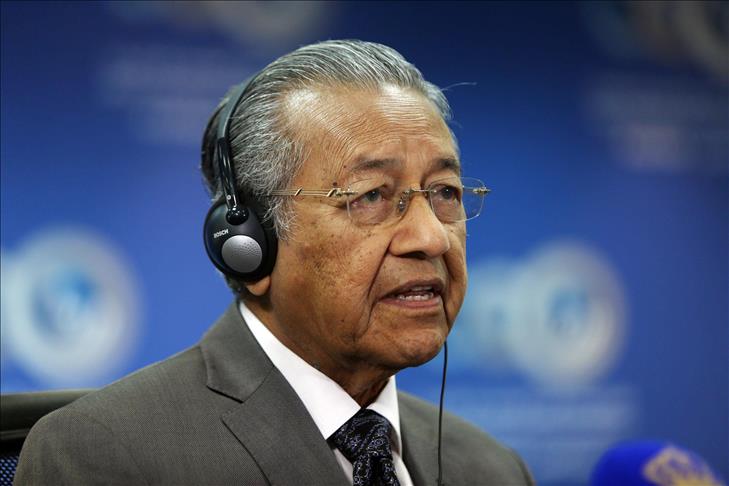 Malaisie: Mahathir Mohamad envisage de quitter le parti au pouvoir 