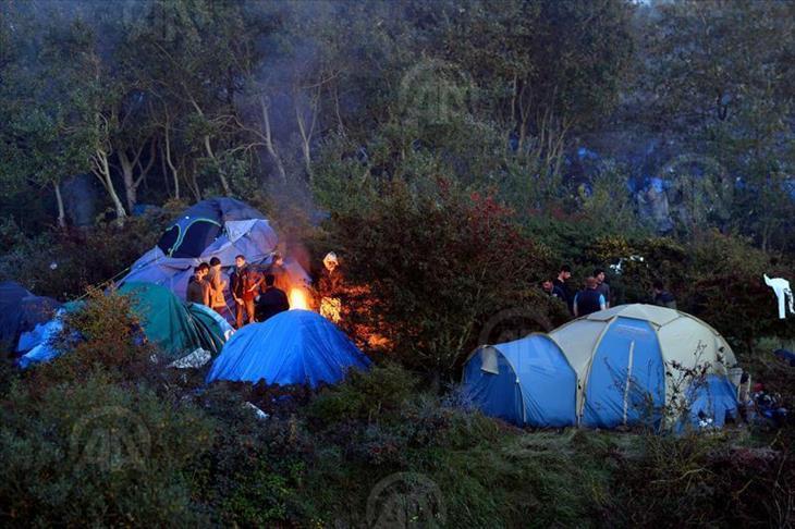 Calais/ Migrants: Deuxième jour du démantèlement de la "Jungle", les ONG toujours inquiètes