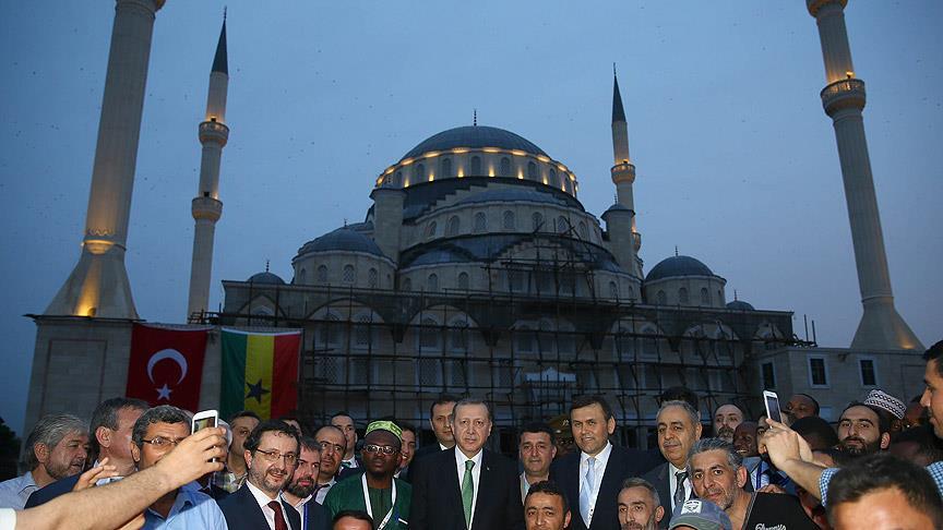 Cumhurbaşkanı Erdoğan Gana Milli Camisi'ni ziyaret etti