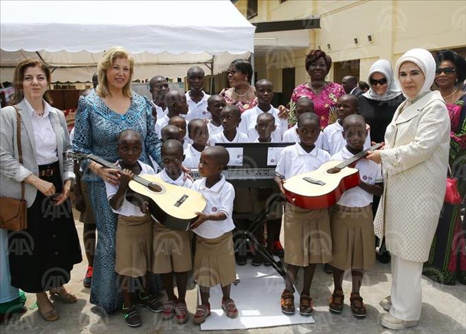 Côte d’Ivoire: Dominique Ouattara et Emine Erdogan inaugurent un orphelinat à Grand-Bassam (Sud)