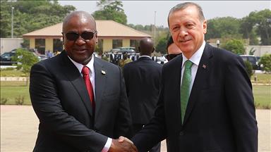 Cumhurbaşkanı Erdoğan Gana'da resmi törenle karşılandı