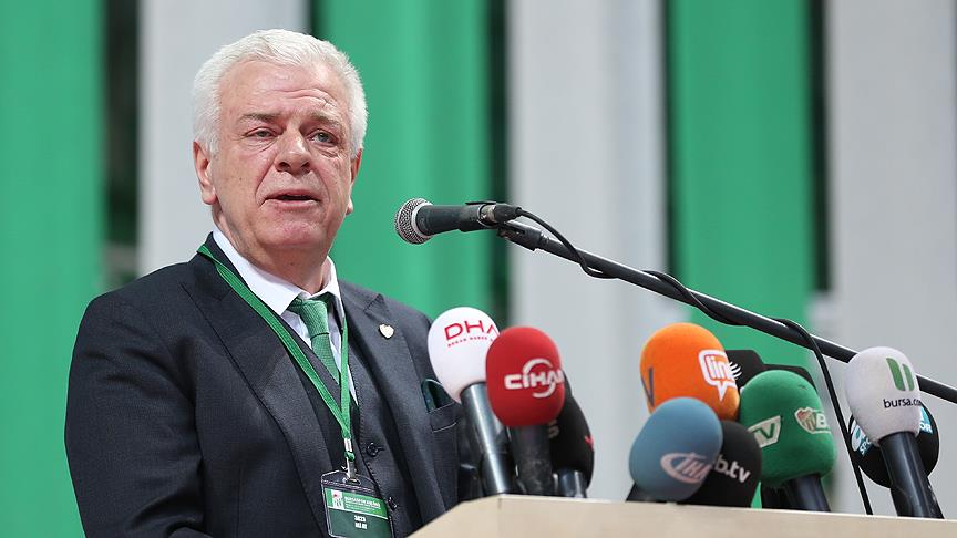 Ali Ay: Kafama silah dayasanız transfer yaptıramazsınız