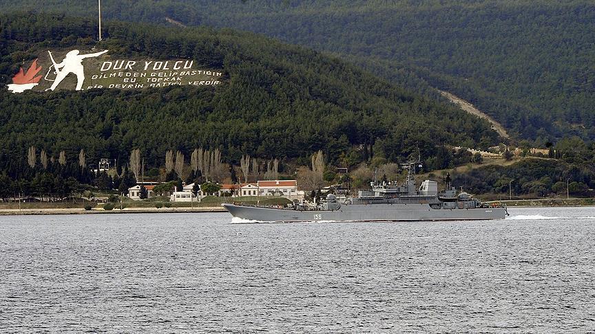 Turquie: Un navire de guerre russe traverse le Bosphore à Istanbul