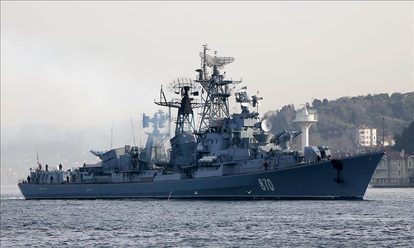 Turquie: Un navire de guerre russe traverse le Bosphore à Istanbul