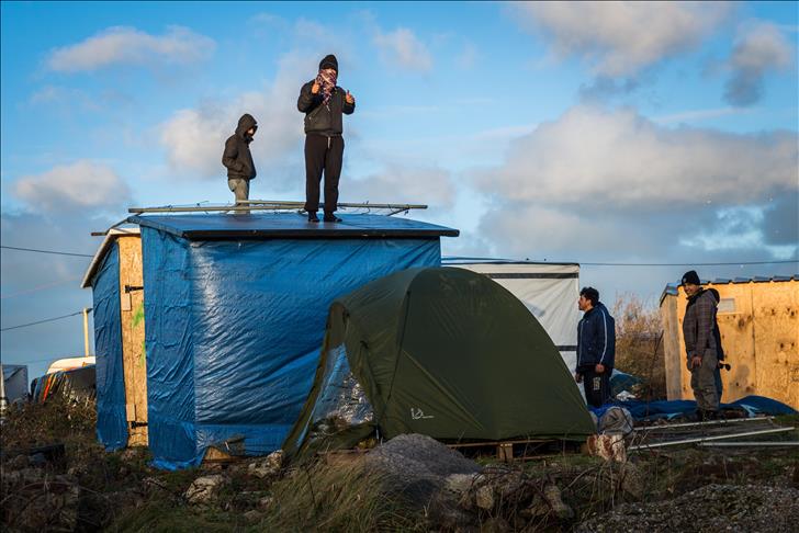 France: Ouverture d'un premier camp humanitaire pour les réfugiés